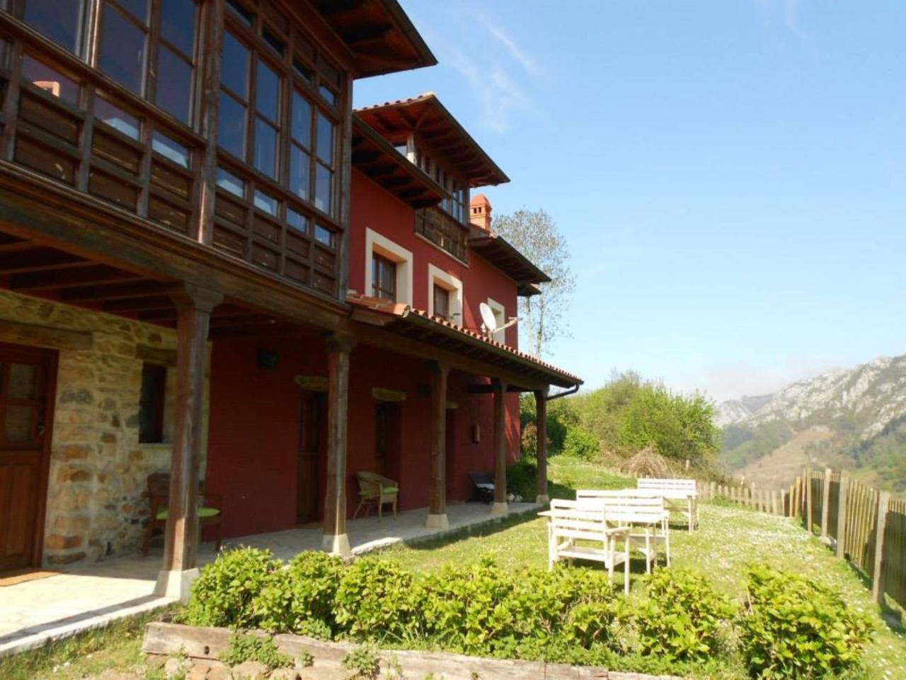 El Interior De Gaia Guest House Arriondas Exterior photo