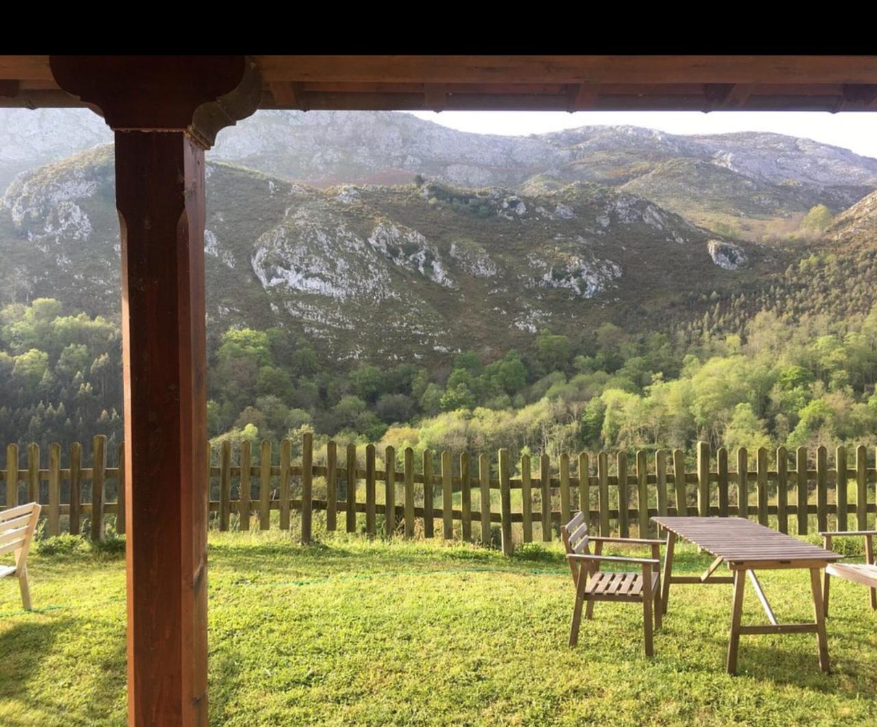 El Interior De Gaia Guest House Arriondas Exterior photo