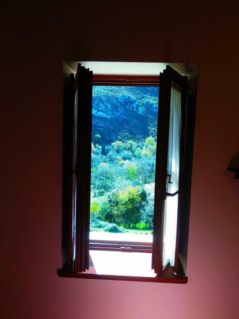 El Interior De Gaia Guest House Arriondas Exterior photo