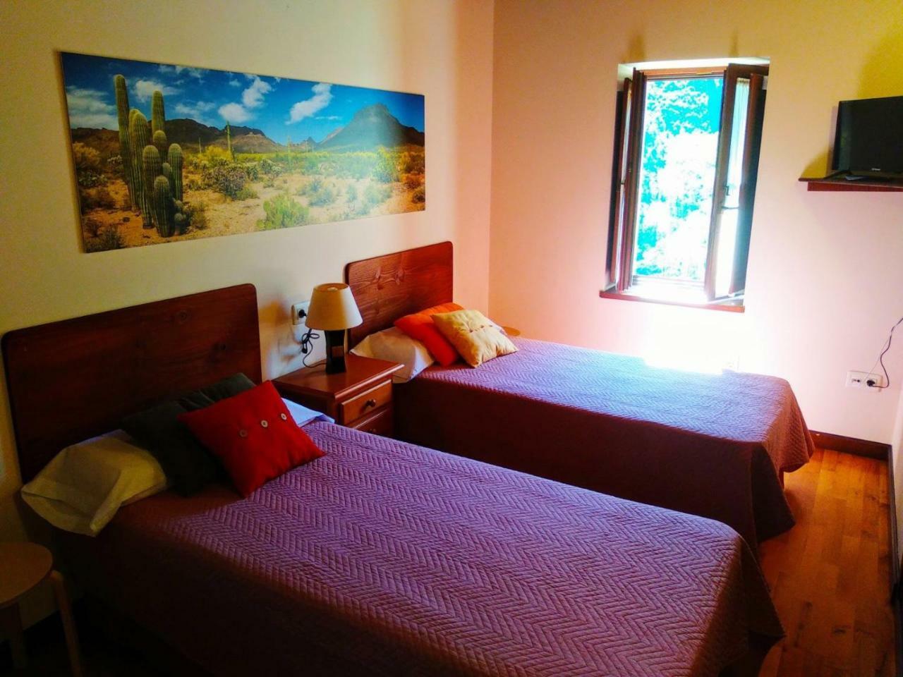 El Interior De Gaia Guest House Arriondas Exterior photo