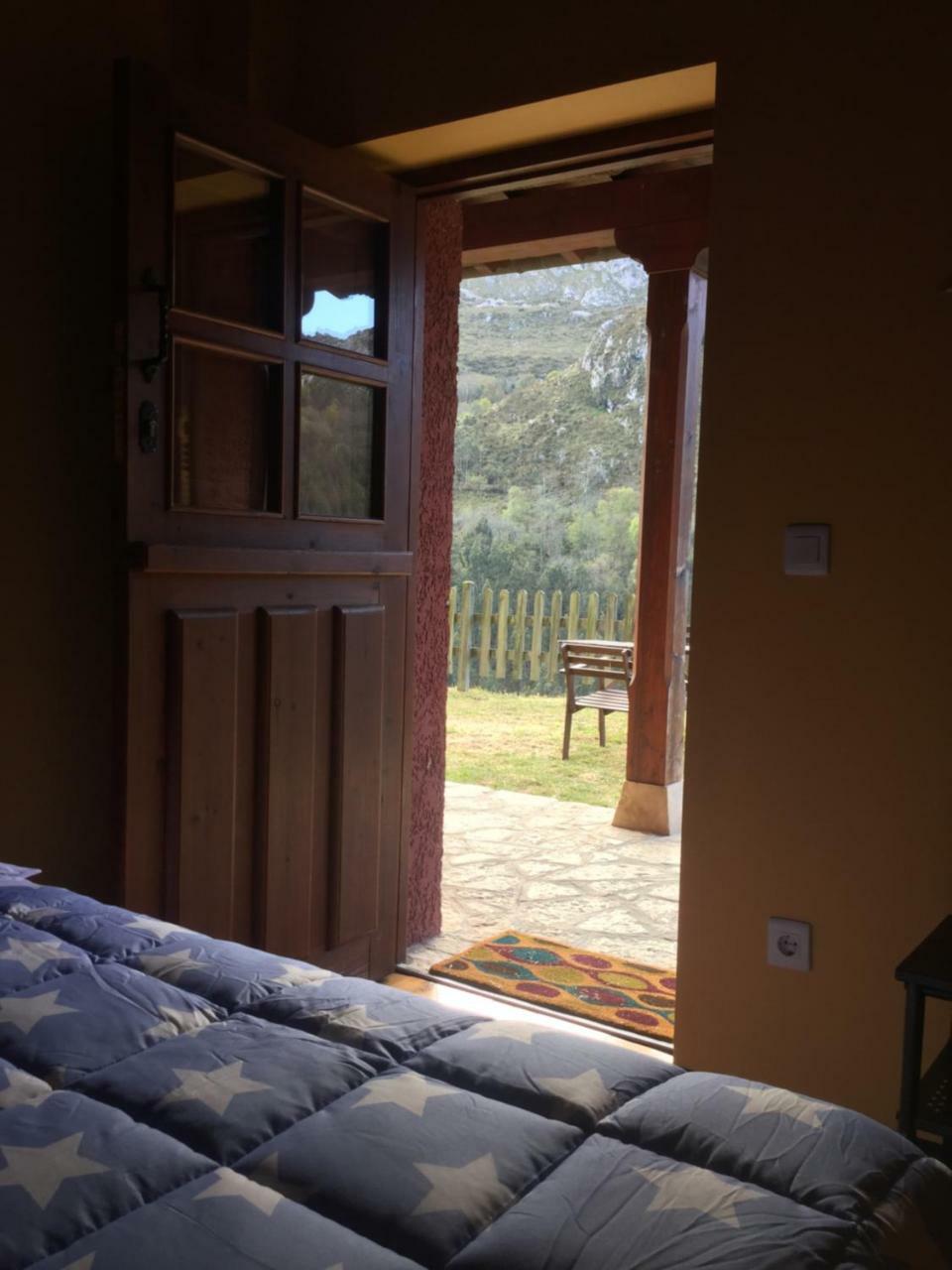 El Interior De Gaia Guest House Arriondas Exterior photo